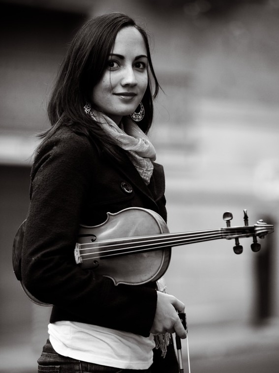 Avril Bondy, Violin Lessons Avril Bondy, Violinist